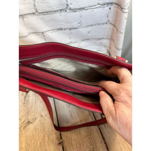 MICHAEL KORS Women’s Frame Out Jet Set Large Tote / Cherry Red - Picture 14 of 15